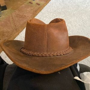 Minne Tonka outback, cowboy hat